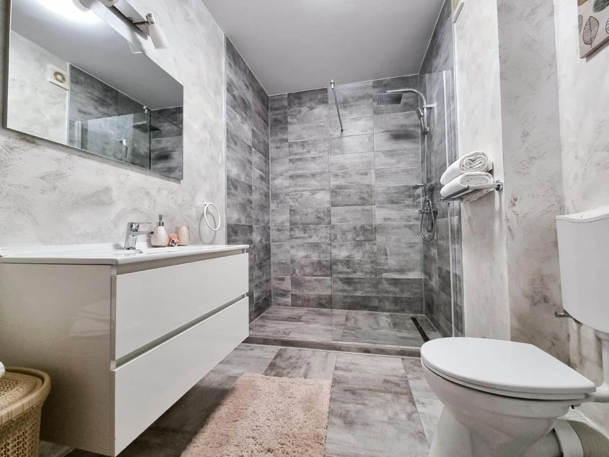 Ra Apartment - Ared Oradea Exteriör bild